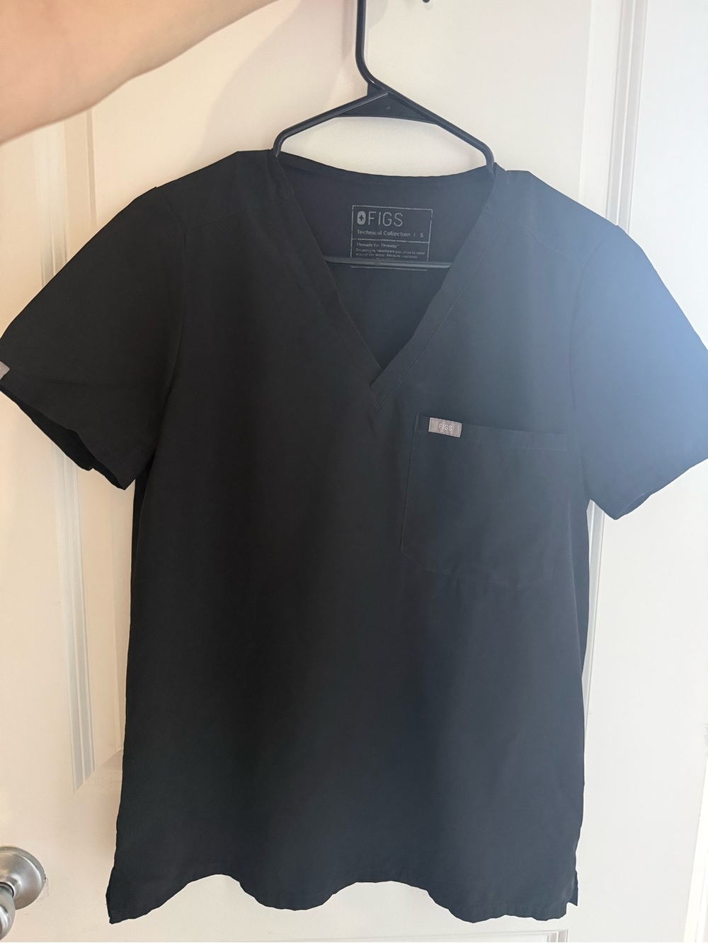 Figs Black Women's V-Neck Short-Sleeve Scrub Top